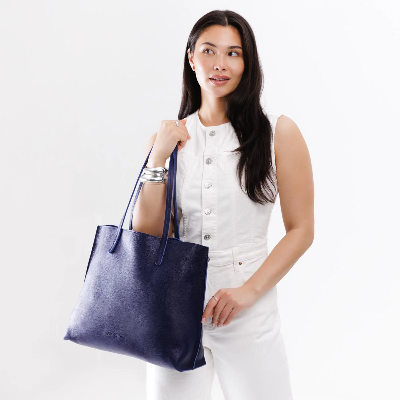 August Tote - Image 77
