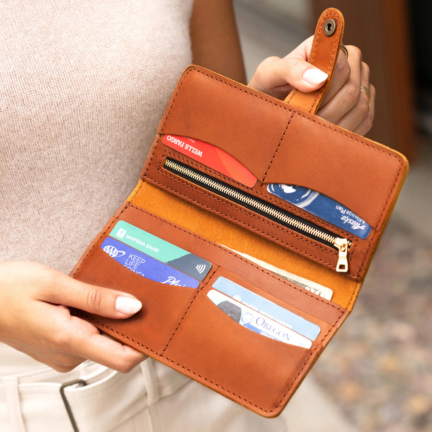 Women's Bifold Wallet - Image 75
